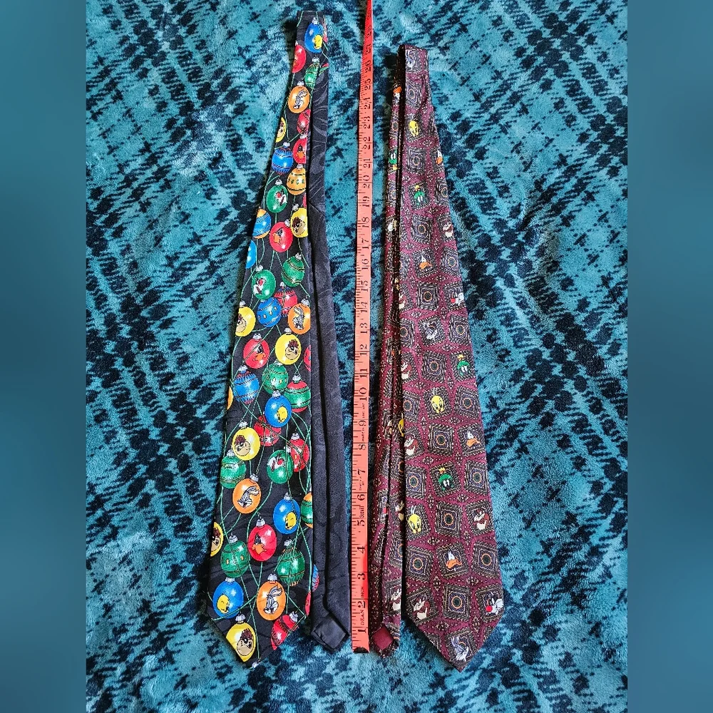 The Looney Tunes characters ties set of‎ two